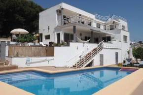 Disfruta de una moderna villa de diseño con vistas al marpiscina privadabq